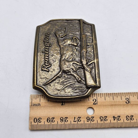 Remington Brass Belt Buckle Hunting Dog Design Hunting Collectible 3 Inches Wide - Picture 4 of 6